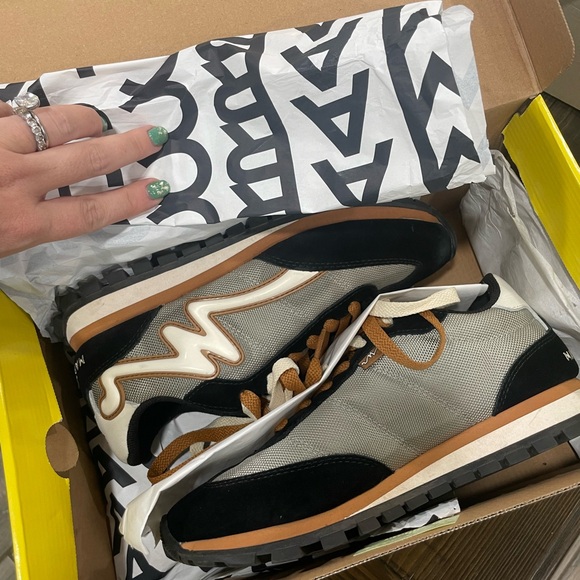 Marc Jacob’s Black/Gray/Gold trainer - Picture 6 of 7